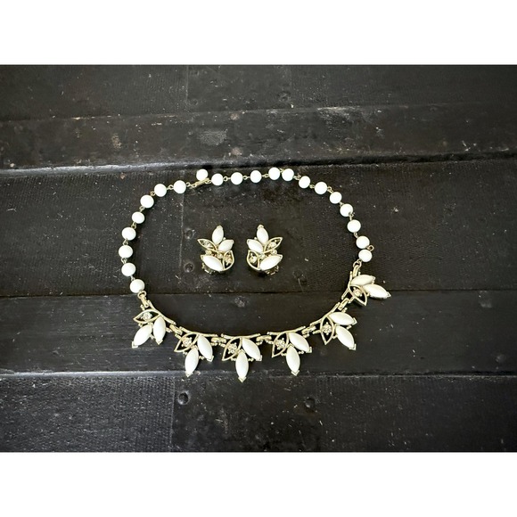 1950s Opaque White Marquise-Cut‎ Necklace & Clip-On Earrings Bridal Wedding Set - Picture 9 of 9